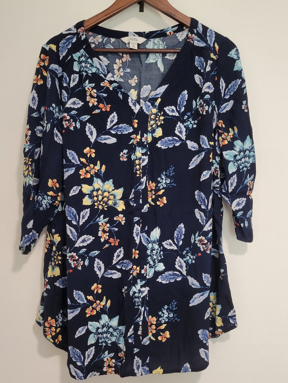 Women's Plus Croft & Barrow Navy & Multi Colored Floral V-Neck Top, 1X